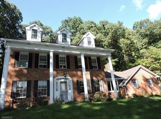 25 Mountain Lake Rd, Belvidere, NJ 07823