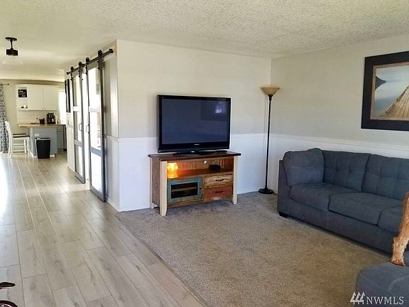 3rd image of 530 S Glenmoor Dr