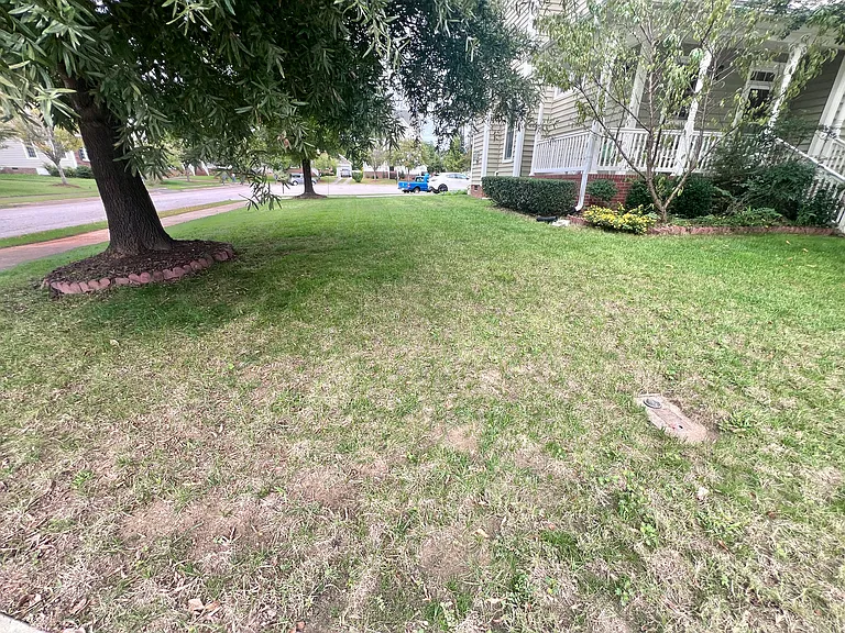 Larger side yard connected to cul-de-sac