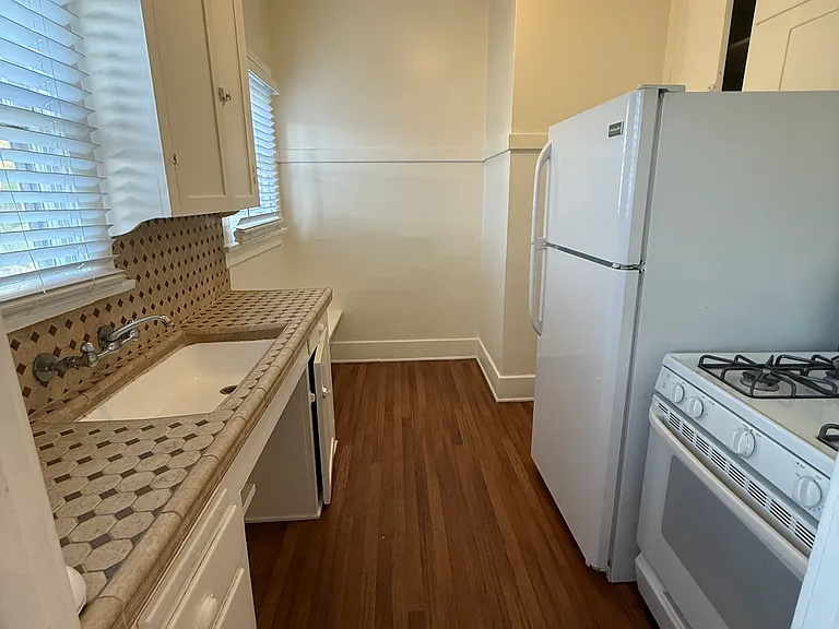 1441 Edgecliffe Dr #21 — Photo 5