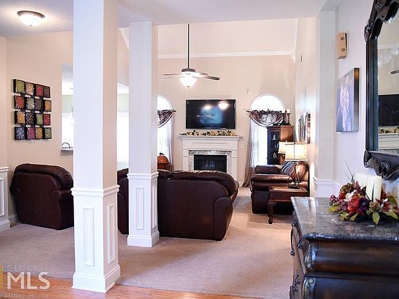 4th image of 136 Lakeshore Ct