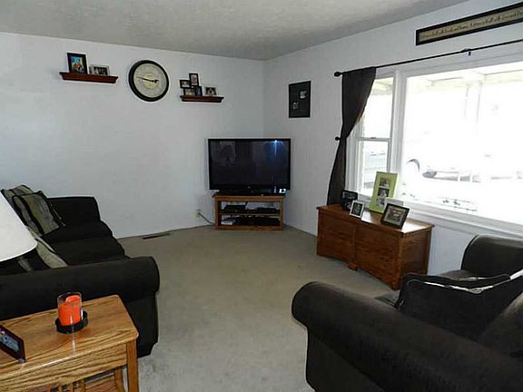 3rd image of 528 Mooreland Dr