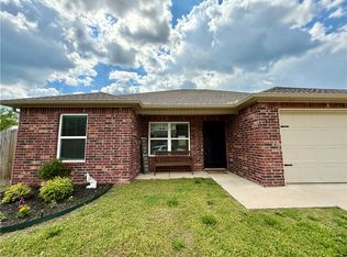 453 Cooper St, Huntsville, AR 72740