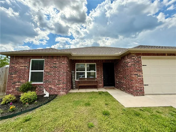 453 Cooper St, Huntsville, AR 72740