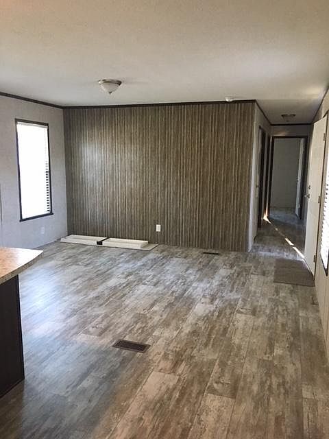 2nd image of 2038 Meyer St