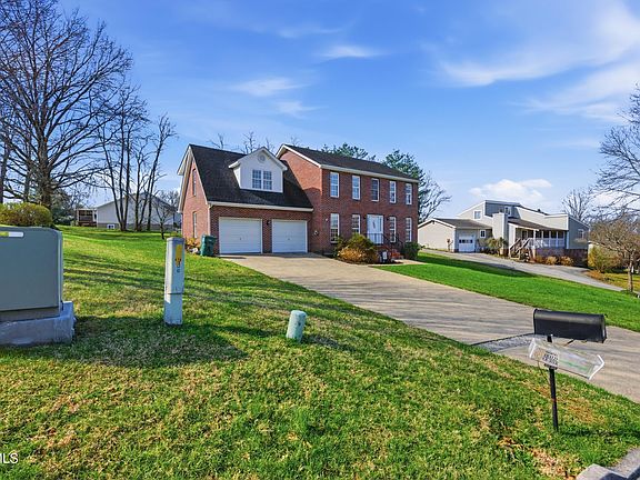 3rd image of 249 Mosswood Ln