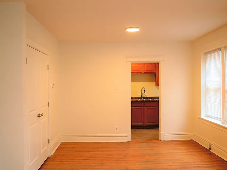 4347 Lafayette Ave #1E — Photo 5