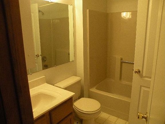 2nd image of 15 Ashwood Ct