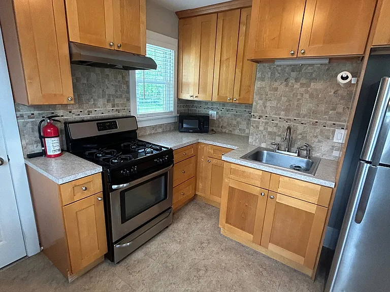 1342 W North St — Photo 6