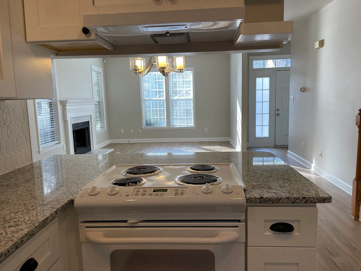 3 bed, 2.5 bath, 1335 sqft, $1,650 — Photo 3
