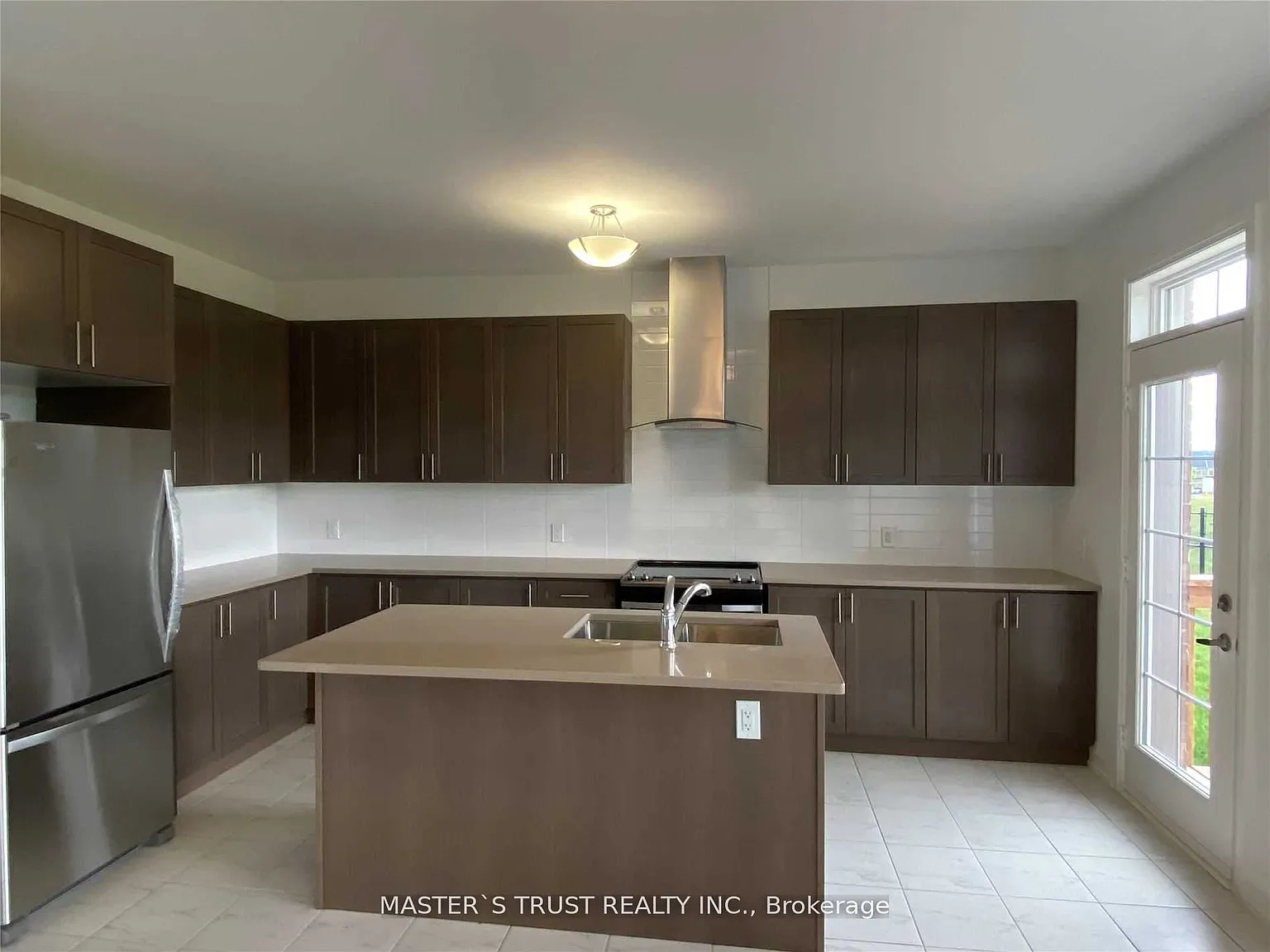 4 bed, $3,800 — Photo 3