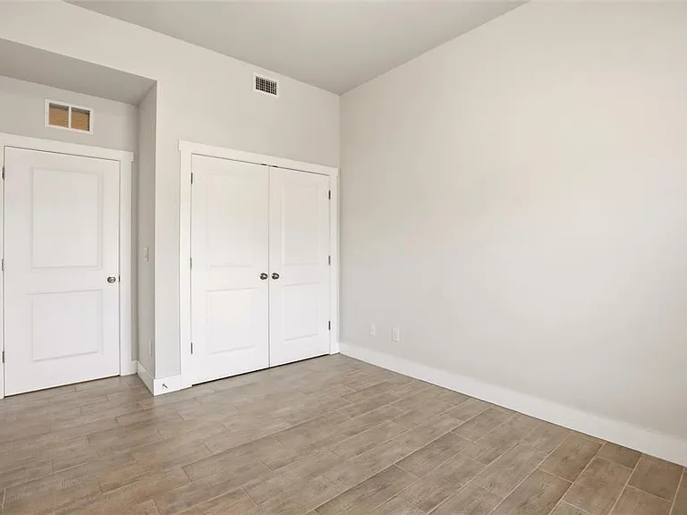 870 Columbia St — Photo 31