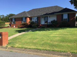 24 W Point Dr, Maumelle, AR 72113