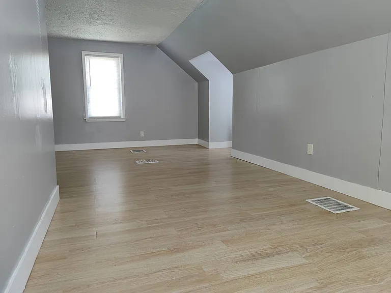 19191 Patton St — Photo 13