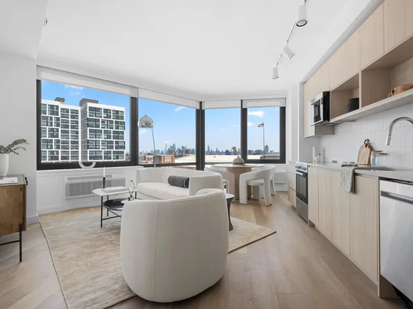 55 Orchard Street 2201 image 3 of 24