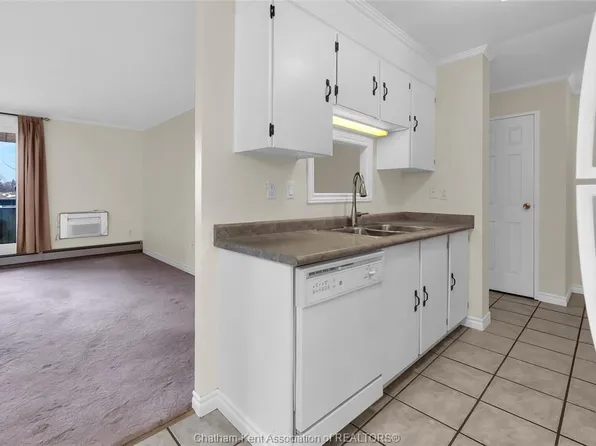 975 Grand Ave W #304, Chatham Kent, ON N7L 4Z6