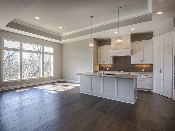Dining area completely open to kitchen
