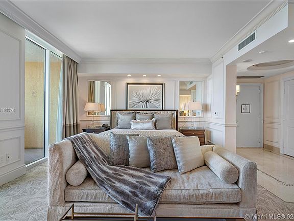 5th image of 17875 Collins Ave #2010