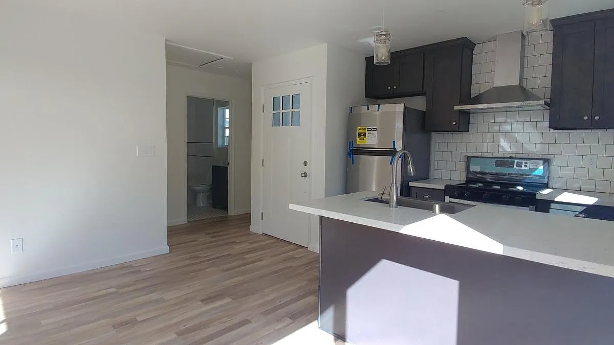 10832 Odell Ave — Photo 2
