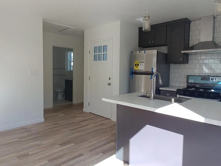 10832 Odell Ave — Photo 2