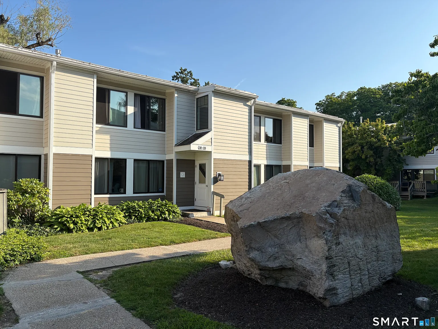3 bed, 2.0 bath, 1435 sqft, $4,000 — Photo 2