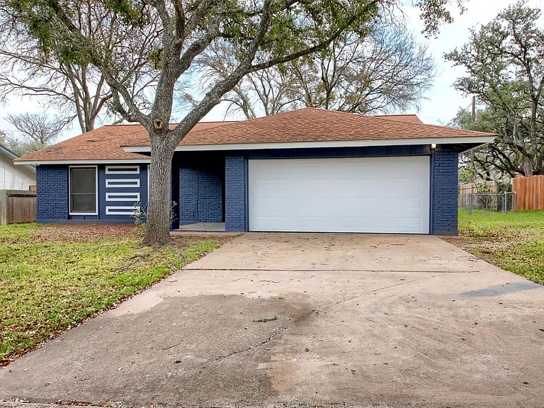 11813 Highland Oaks Trl — Photo 1