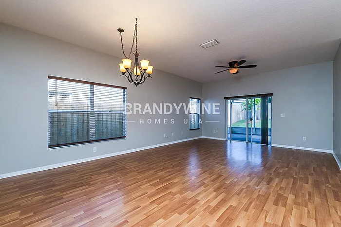 747 Star Pointe Dr — Photo 2