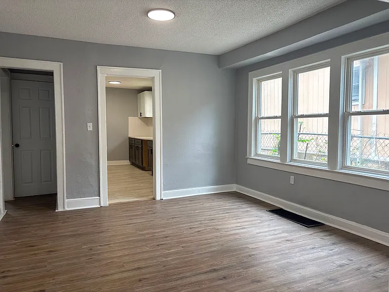 5808 Garfield Ave — Photo 4