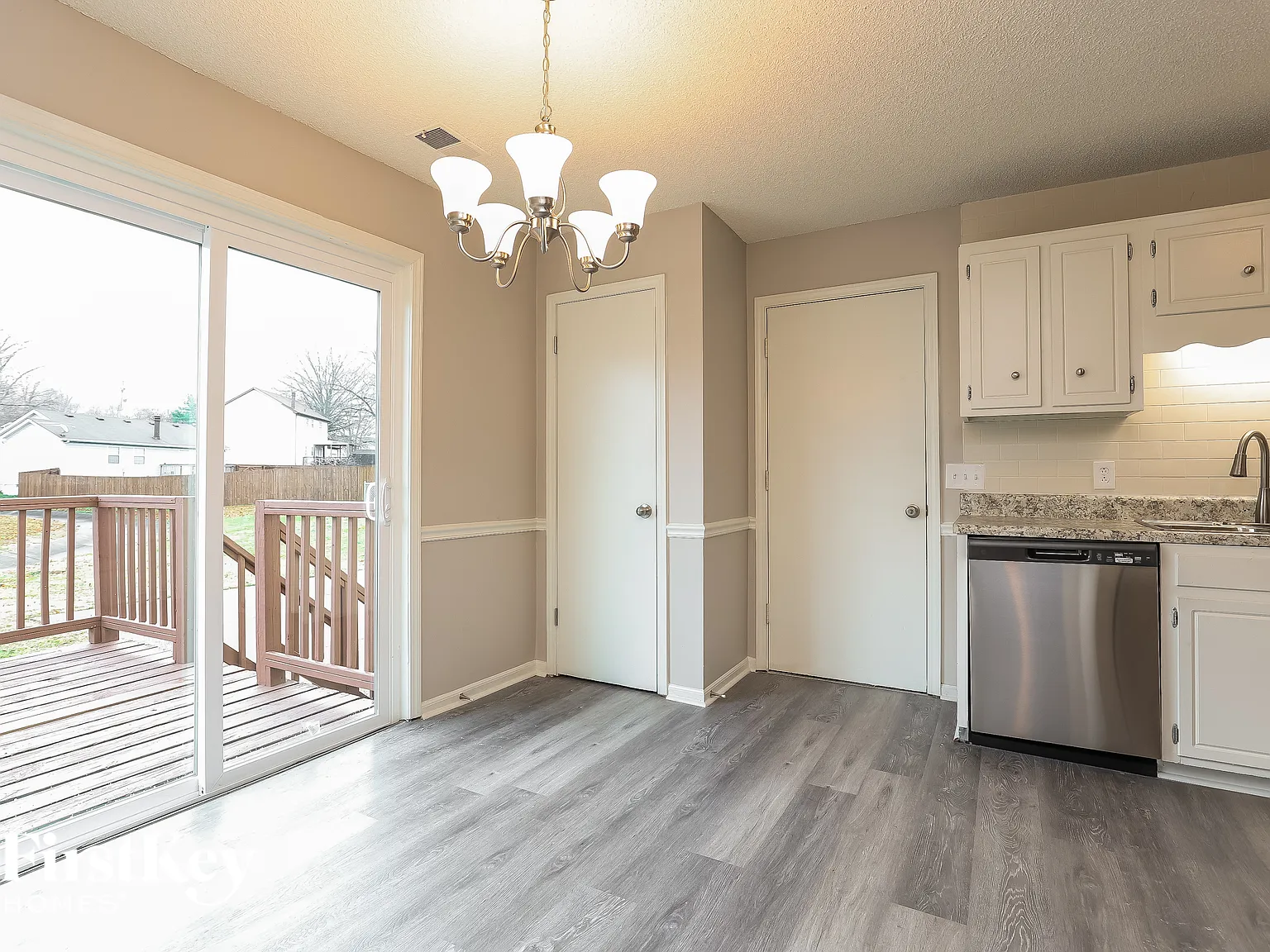 3 bed, 1.5 bath, 1550 sqft, $2,540 — Photo 3