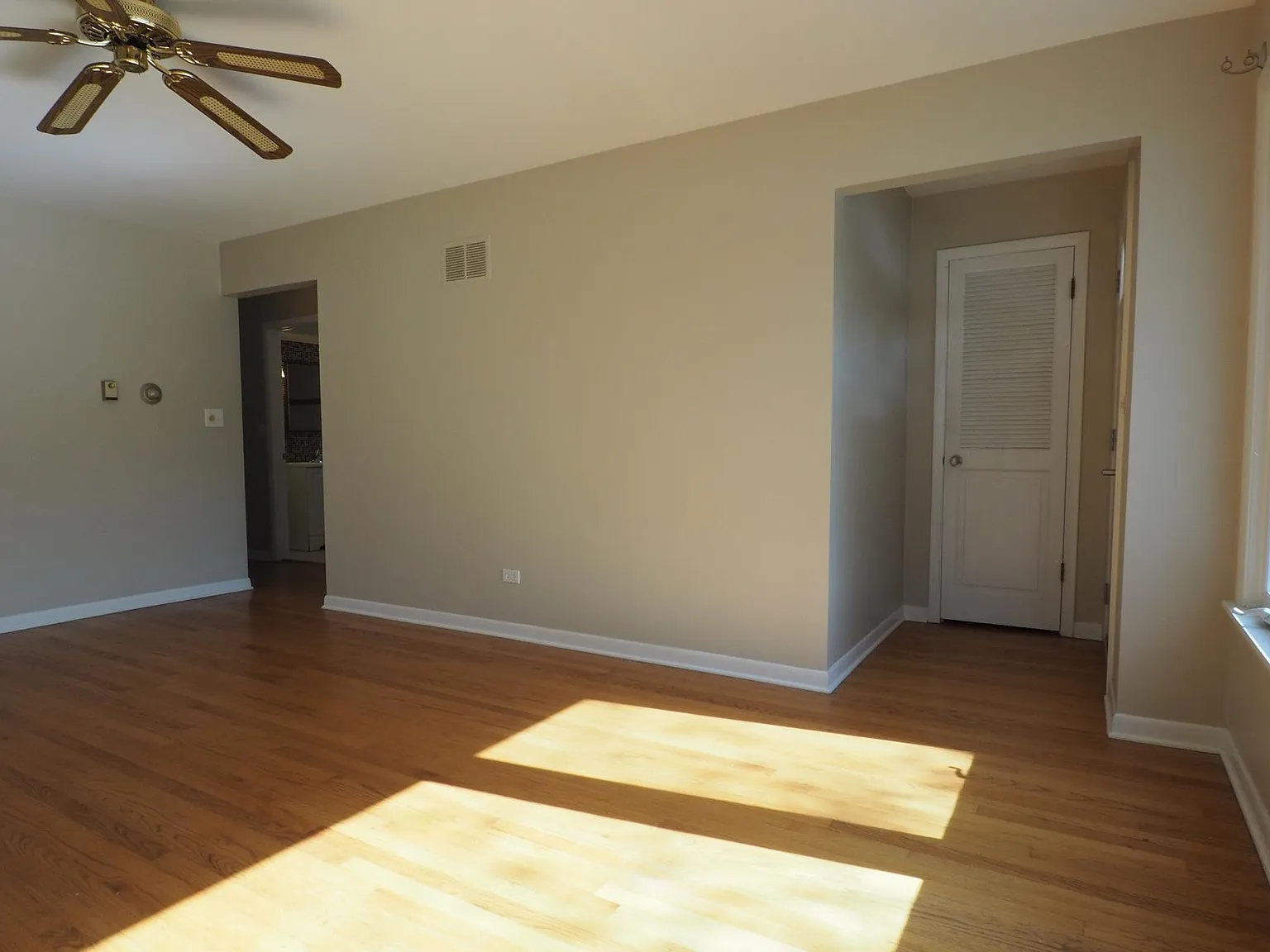 3 bed, 2000 sqft, $3,300 — Photo 4