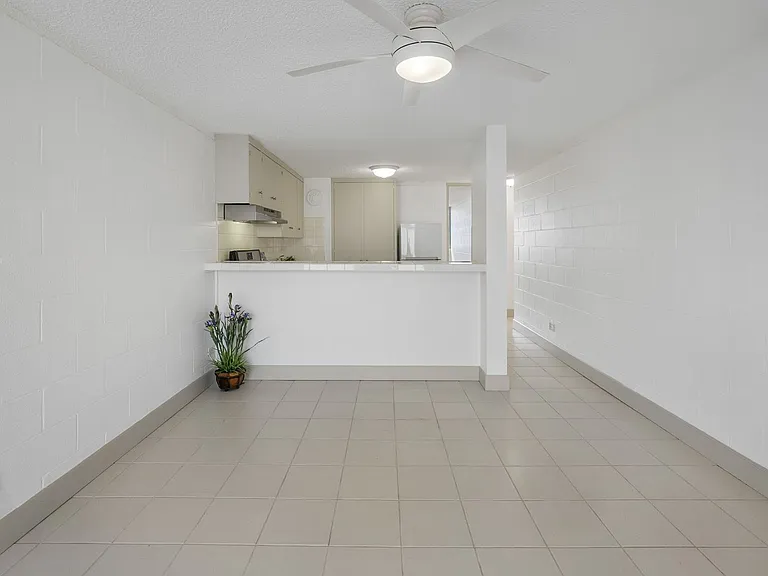 2501 Coyne St #205 — Photo 2