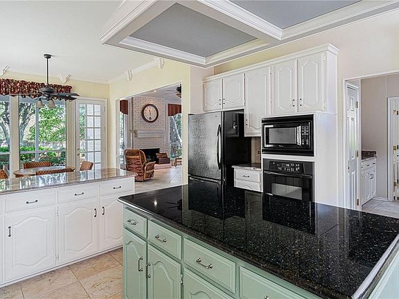 5th image of 2706 Lakeside Dr