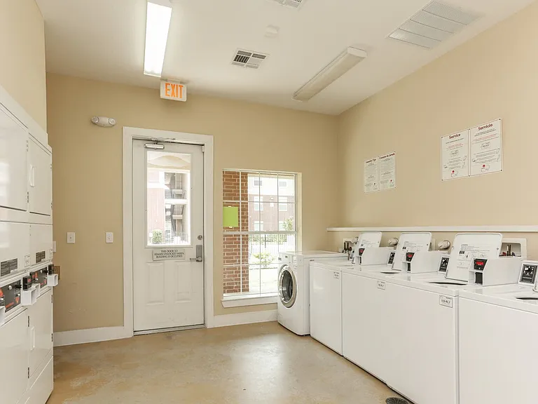 Woodlawn Ranch Apartments — Photo 15