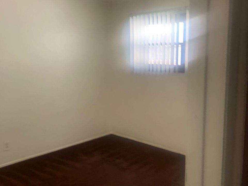 1st image of 142 N Vecino Dr