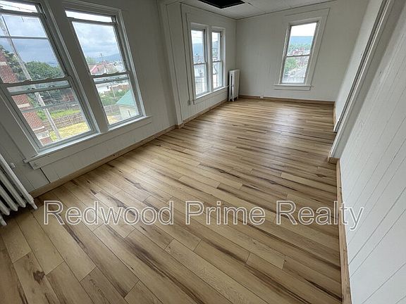 5th image of 2901 Maple Ave #303