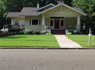 135 W Chulahoma Ave, Holly Springs, MS 38635