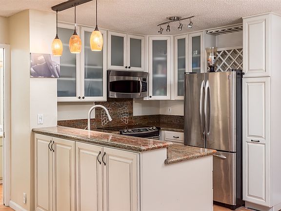5th image of 1885 Diamond St #236