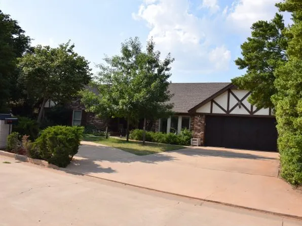 1407 Lynnwood Dr, Elk City, OK 73644