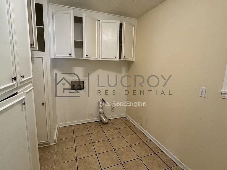 577 Dryden Ave — Photo 16