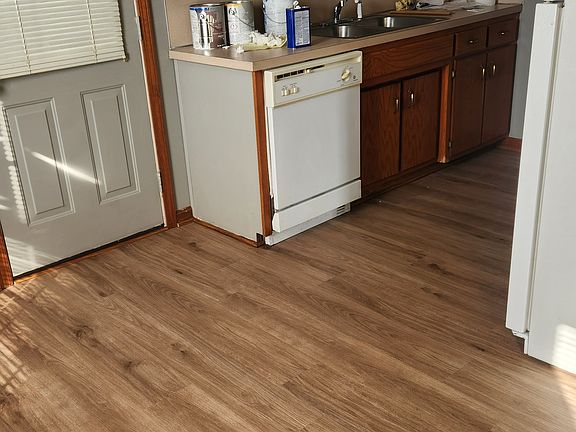 2nd image of 113 Edward Ct APT 1
