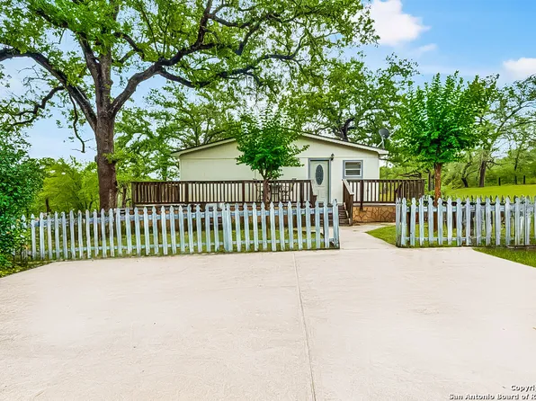 8591 Fm 775, La Vernia, TX 78121