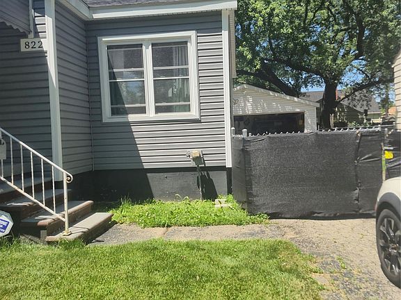 3rd image of 822 Crawford St