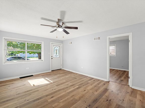 3rd image of 14605 Woodlawn Ave