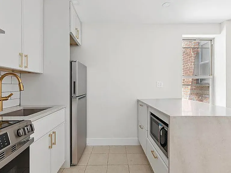 245 S 1st St #1R — Photo 3