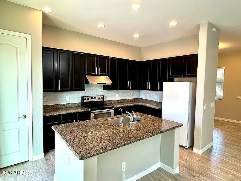 1433 E Lovebird Ln — Photo 3