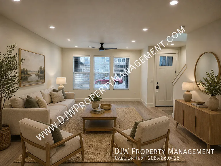1366 N Meadowglen Ave — Photo 2