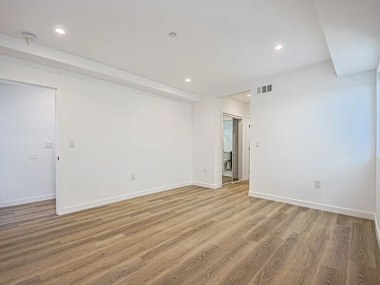 5233 Satsuma Ave — Photo 25