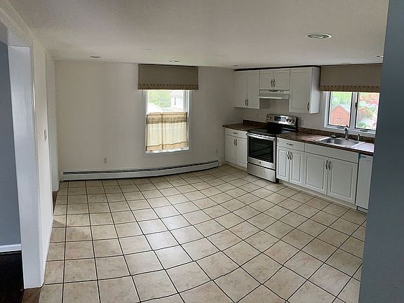 4th image of 1910 Maple Ct