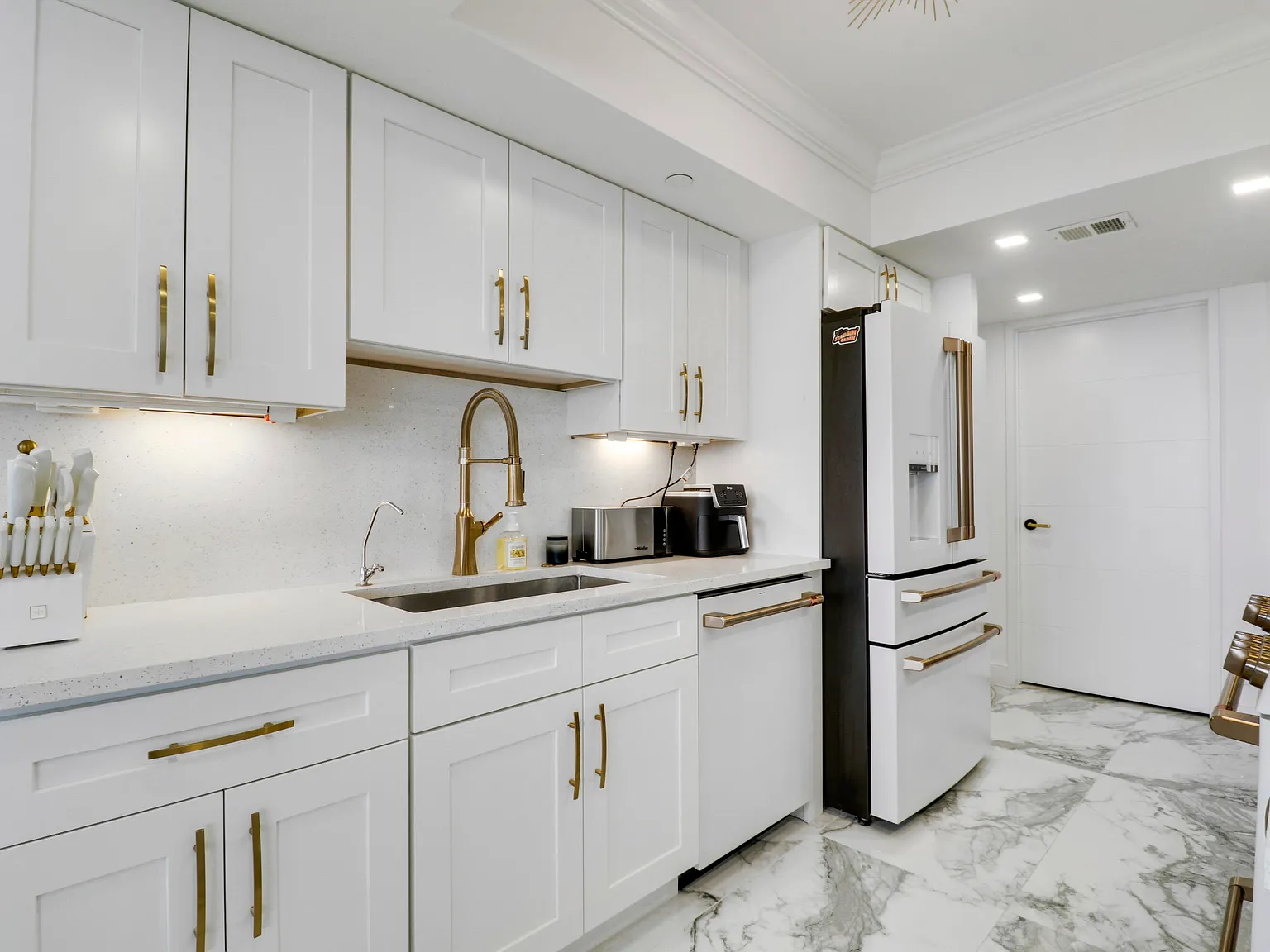 3 bed, 2.5 bath, 2132 sqft, $15,000 — Photo 1