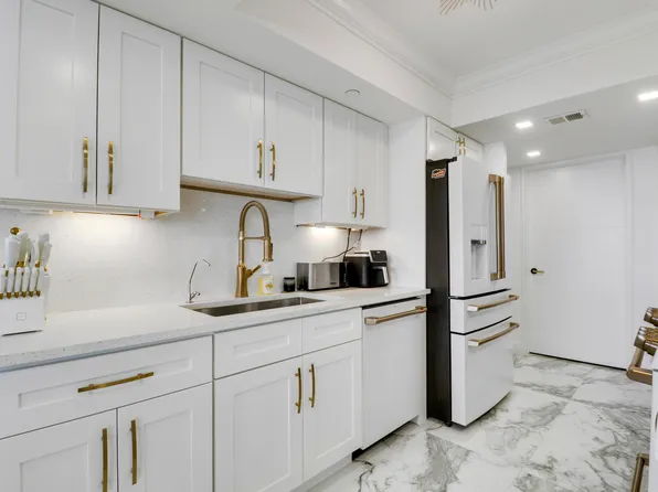 5280 N Ocean Dr, Riviera Beach, FL